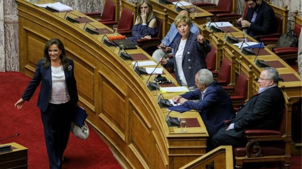 «Είναι υβριστής και εγωιστής – Είσαι πολιτικός με ναρκισσιστική φαντασία» – Νέο επεισόδιο Μπακογιάννη – Κοτζιά